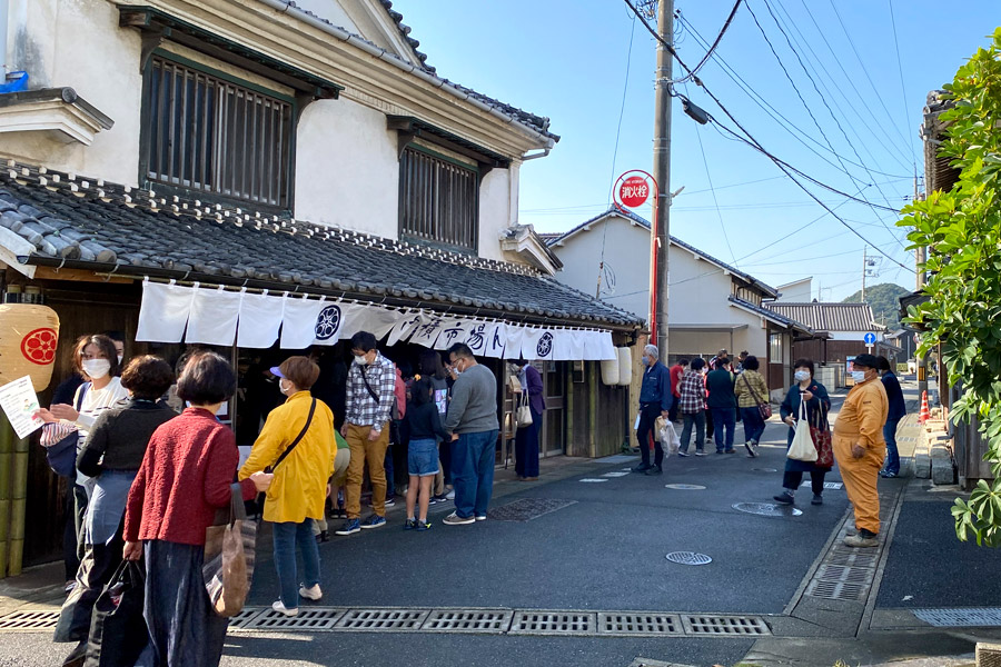 火曜マルシェの様子