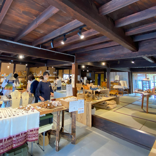 室積市場ん 火曜マルシェ 中の様子