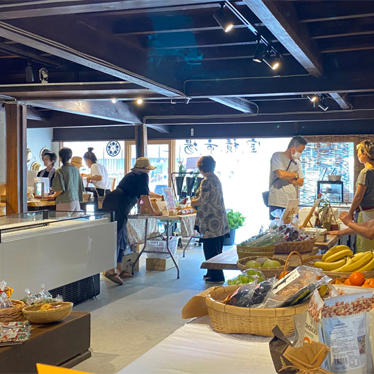 室積市場ん 火曜マルシェ 中の様子