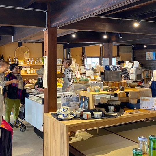 室積市場ん 火曜マルシェ 中の様子