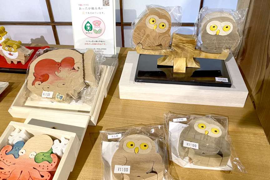 人気者のふくろう、室積イメージの蛸の組み木。