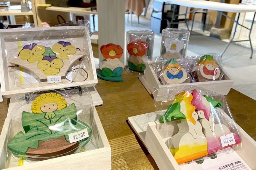 春の組み木も並んでいます。