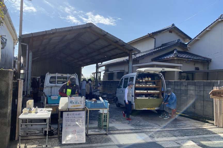 研ぎ屋こうちゃんとパンのふくろう堂さんは毎月奇数週の出店です。
