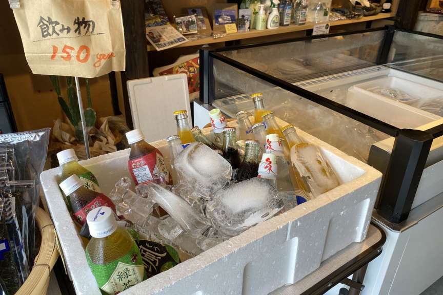 飲み物いろいろ冷えています。1本150円。